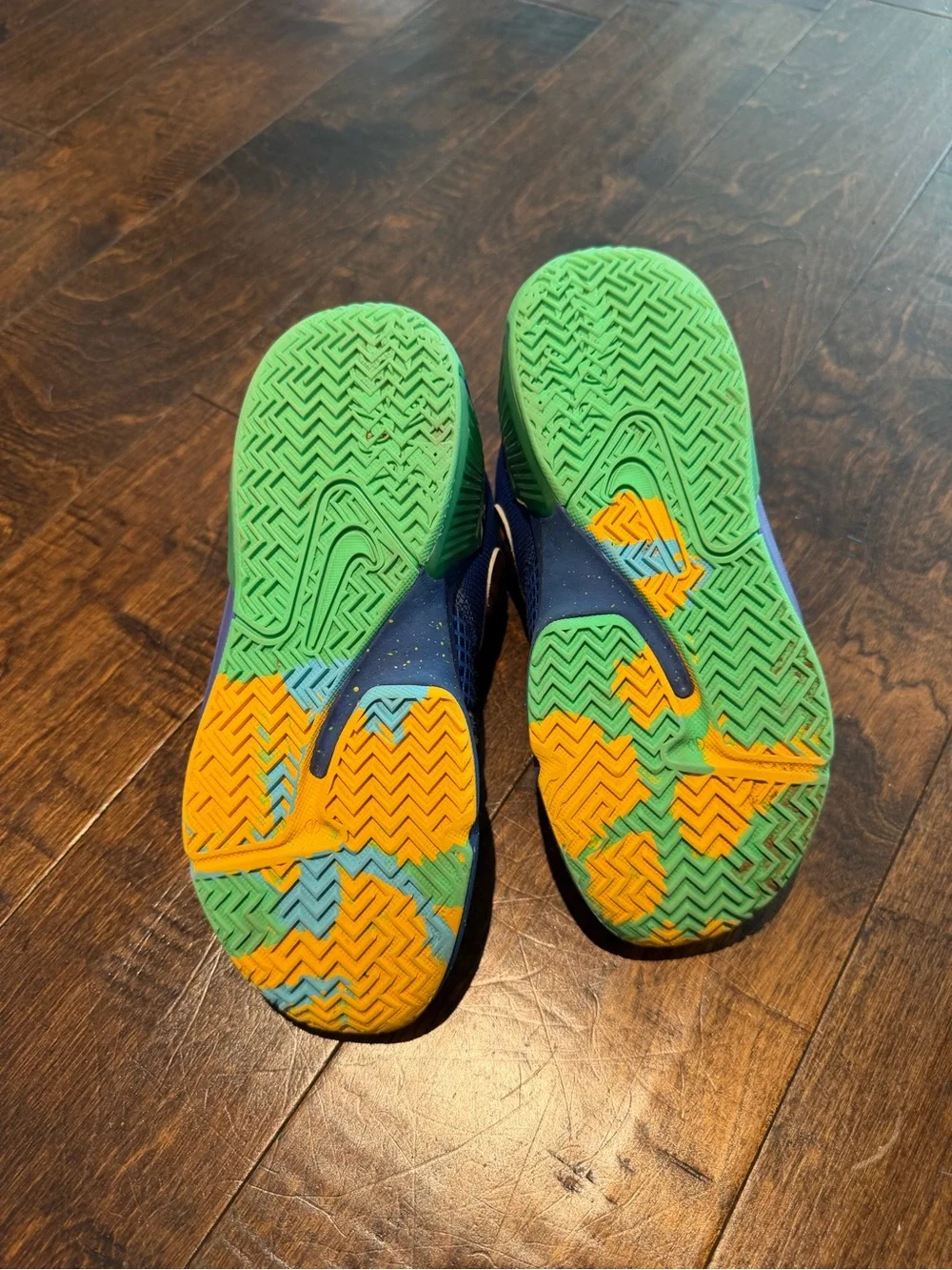 Nike Kids' size 3 Blue Multi Athletic Sneakers